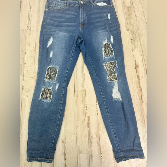 Judy Blue Jeans Womens 16W Blue Mid Rise Distressed Snake Print Skinny - Picture 3 of 10